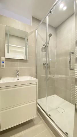 Vollsanierte Altbauwohnung - Drei Zimmer Wohnung im Zentrum von Krems - Photo 4