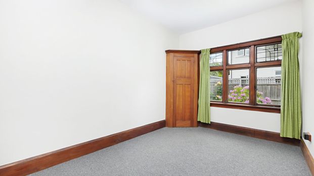 CHARACTER PLUS! - Photo 1