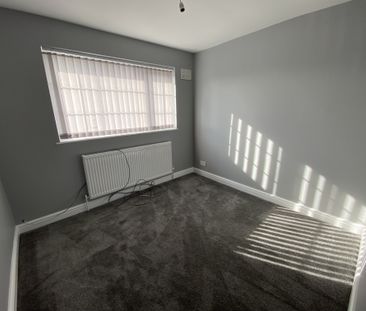 The Oval, Doncaster, Dunscroft - Photo 1