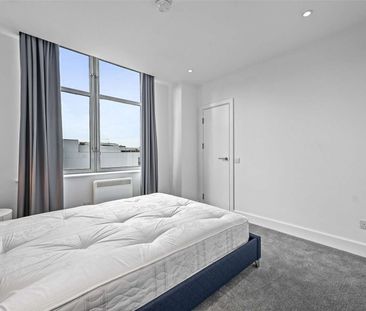 West Smithfield, London, EC1A 9HZ - Photo 4