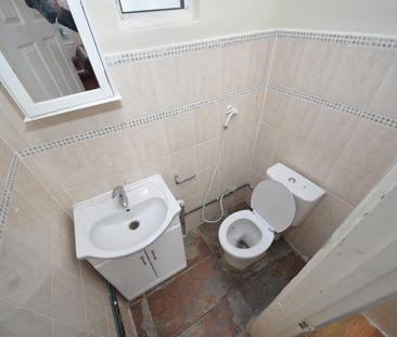 2 bedroom semi-detached house to rent - Photo 6