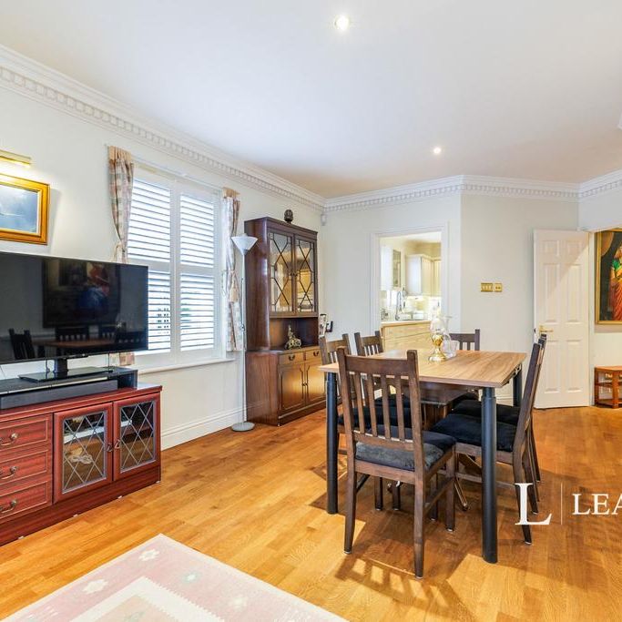 3 bedroom flat to rent - Photo 1