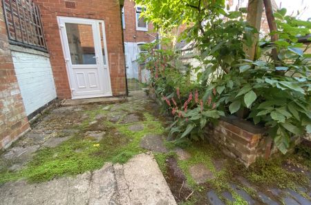 Avenue Road Extension, Clarendon Park, Leicester, LE2 - Photo 2