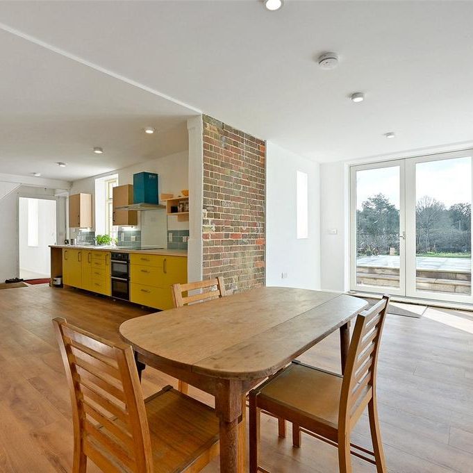 2 bedroom end of terrace house to rent - Photo 1