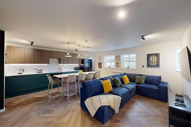 6 bedroom flat to rent - Photo 1