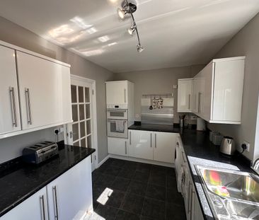 4 bedroom house - Photo 2