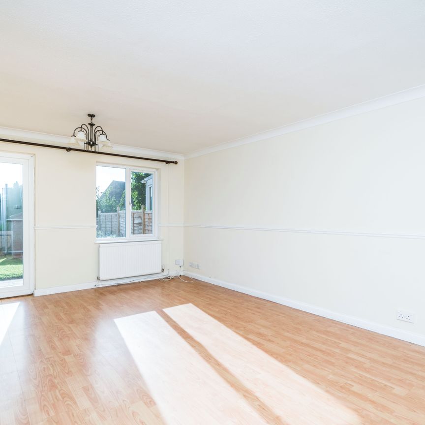 3 bedroom house to rent St. George Close, Bursledon, Southampton, SO31 - Photo 1