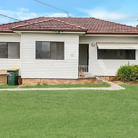 Renovated Three Bedroom House - Photo 3