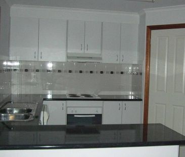4 Bedroom House in a quiet street - Photo 4