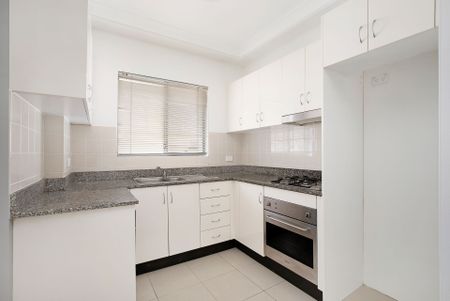 Perfectly Positioned 1 Bedroom Apartment - Photo 3