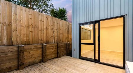 Brand new stand alone home with garage - Photo 3