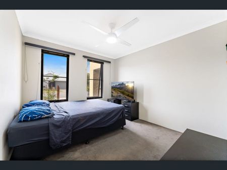 Home Open - Sunday 21st December at 11am sharp Large Family Home - 4 bedroom 2 bathroom - Photo 5