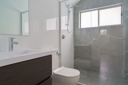 New New Townhouse - Photo 2