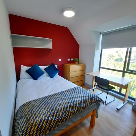 Henry Moore Suite, Lustrous House Room 3 - Photo 5