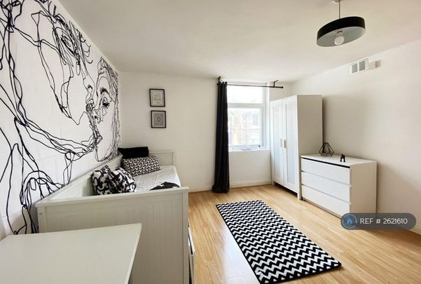 Studio to rent - Photo 1