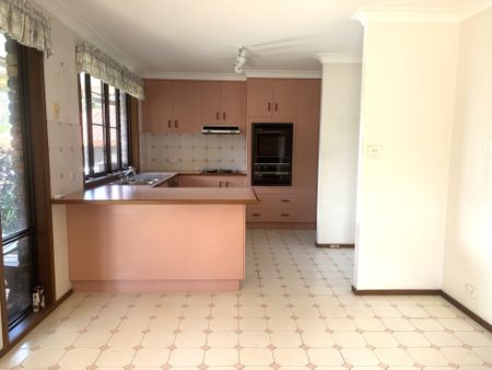 Comfortable Spacious Home - Photo 4