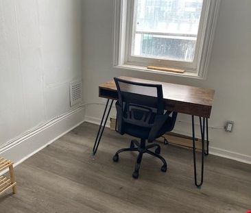 205.1 Wellington Street 1 Bed + Den - Photo 4