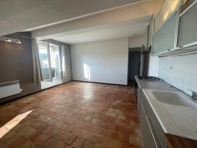 Location Appartement 2 pièces 40m² BESSE SUR ISSOLE 83890 - Photo 2