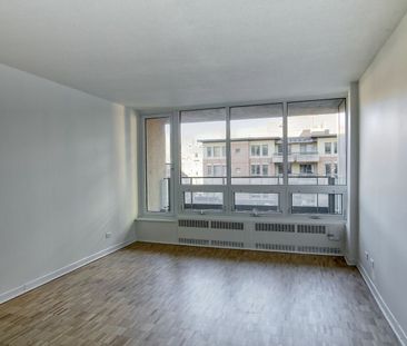 1975 Maisonneuve Blvd West, Montréal, QC - Photo 4