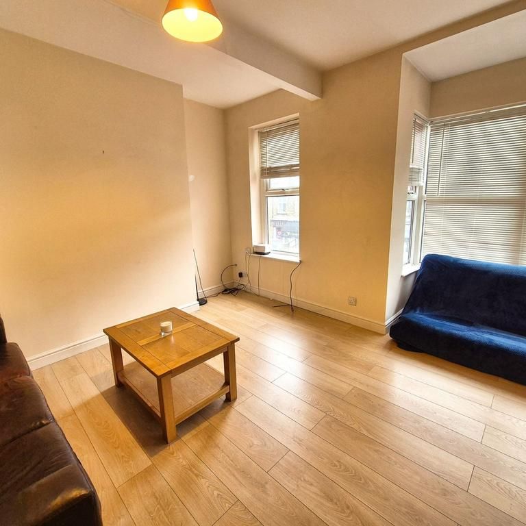 1 bedroom in a house share to rent - Photo 1
