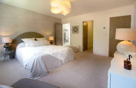 4 bedroom detached house to rent - Photo 4