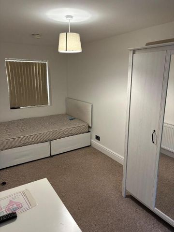 6 bedroom private hall to rent - Photo 2