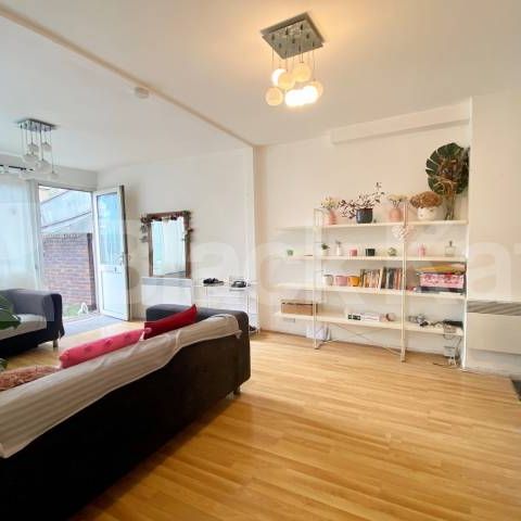 Duplex apartment in Mid-Century development - Photo 1