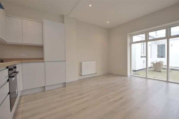 2 bedroom terraced house to rent - Photo 1