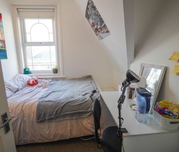 3 Bedroom Flat To Rent in Lansdowne - £1,350 pcm Tenancy Info - Photo 4