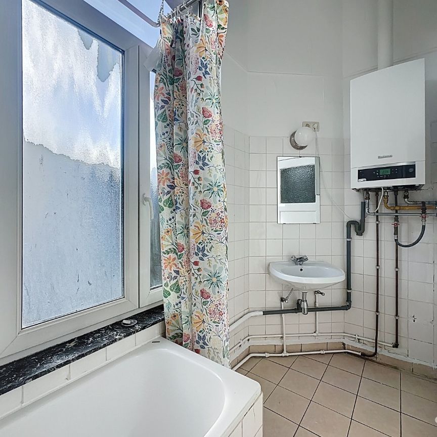 Appartement met 2 slaapkamers en terras te huur in Elsene - Photo 1