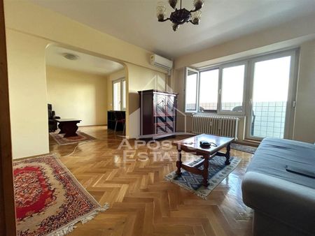 Apartament cu 4 camere central - Fotografie 2