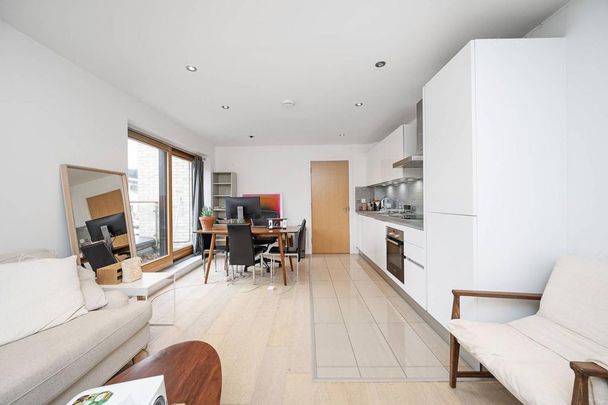 2 bedroom flat to rent - Photo 1