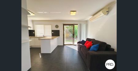 STUNNING RENOVATED TOWNHOUSE - Photo 3