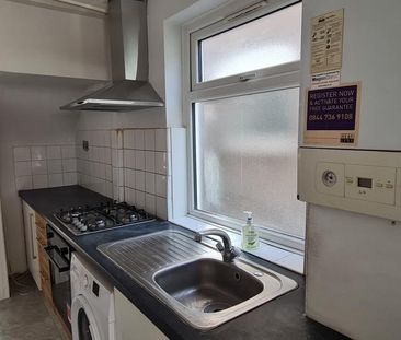 4 bedroom semi-detached house to rent - Photo 6