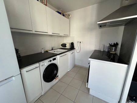 Appartement 2 pièces 46m2 MARSEILLE 8EME 1 014 euros - Photo 2