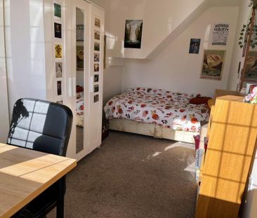 4 bedroom end of terrace house to rent - Photo 3