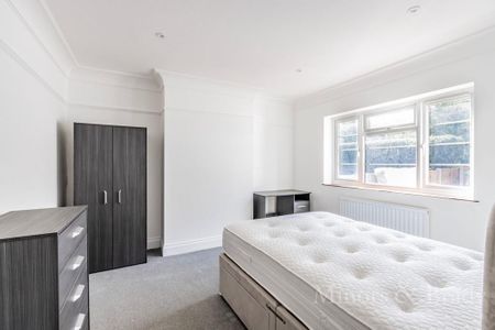 5 bedroom semi-detached house to rent - Photo 4