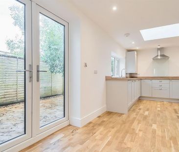 3 bedroom end of terrace house to rent - Photo 1