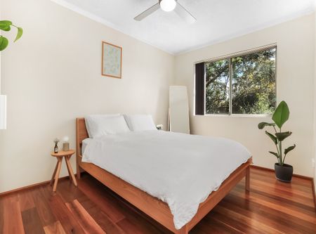 Modern Two Bedroom Apartment in Convenient Location - Photo 4