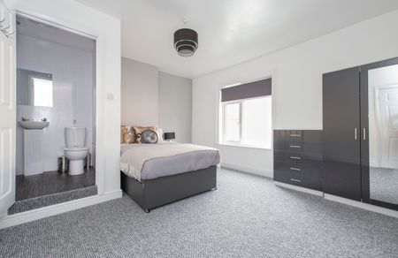 13 Lister Street, Nuneaton, CV11 4NX - Photo 2