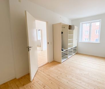 Centralt beliggende 3-værelses lejlighed med altan - Foto 6