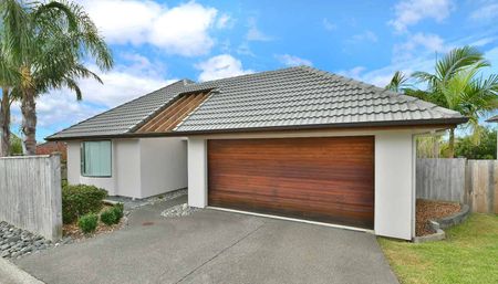 Immaculate Family Home - Photo 4