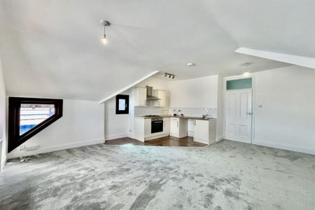 2 bed Flat Winton Hall, Westcliff Avenue, Westcliff-on-Sea, SS0 - Photo 5