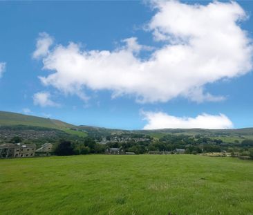 Lee Side, Diggle, Saddleworth, OL3 - Photo 2