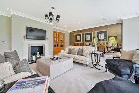 Fairbourne Manor, Chobham, GU24 - Photo 4