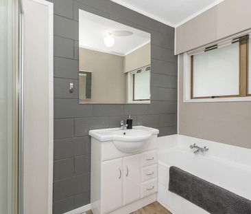 Charming Two Bedroom Unit - Photo 5