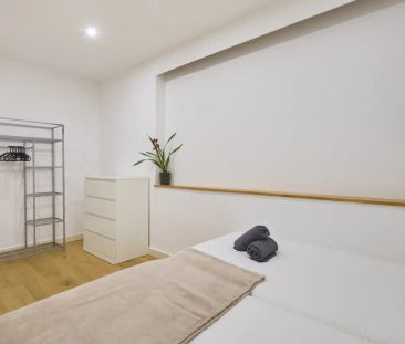 2-bedroom apartment for rent in Lisbon with terrace and furnished - Photo 3
