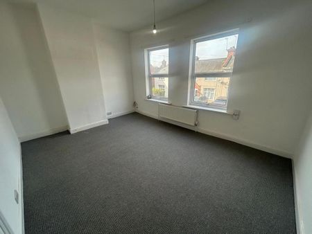 3 bedroom end of terrace house to rent - Photo 4