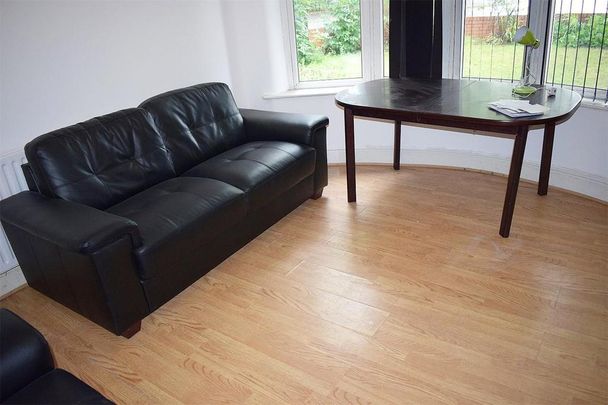 4 bedroom semi-detached house to rent - Photo 1