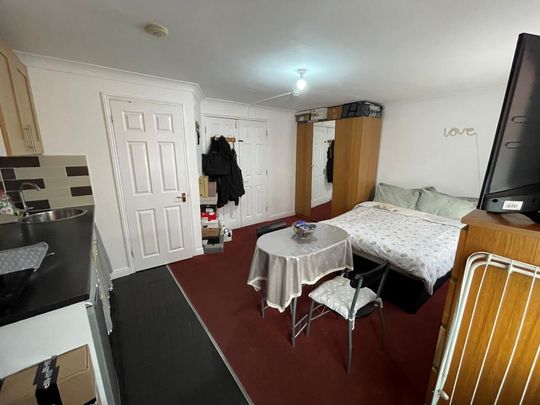 Studio to rent - Photo 1